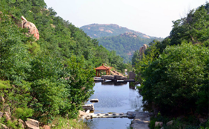 莲青山+微山湖红荷湿地二日游